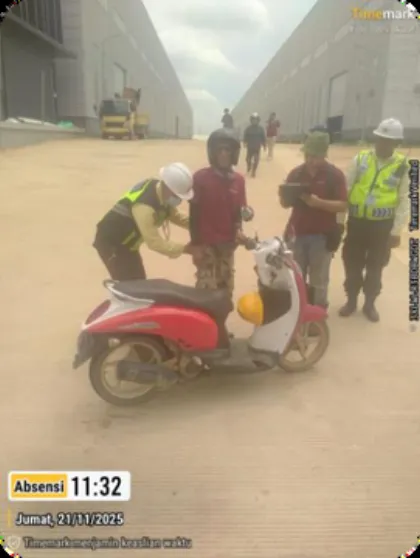 Tim pengamanan Jati Sukses Mandiri di kawasan industri Batam