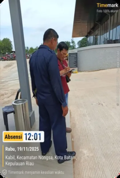 Petugas security saat bertugas di lokasi mitra